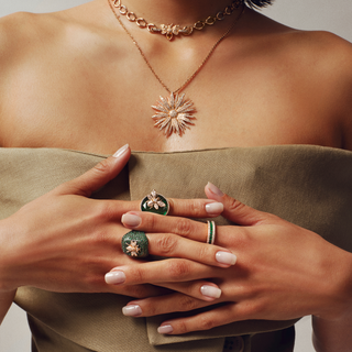 QUEEN BEE BON BON 18K GOLD DIAMOND RING