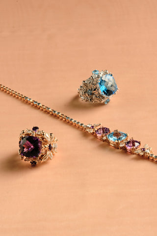 QUEEN BEE ARINNA 18K GOLD DIAMOND BLUE TOPAZ RING