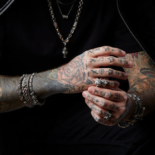 HONEYCOMB HALO SILVER BLACK DIAMOND NECKLACE