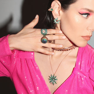 QUEEN BEE EVA 18K GOLD DIAMOND EMERALD RING