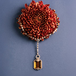 QUEEN BEE 18K GOLD DIAMOND PENDANT